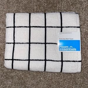 Room Essentials Everyday Bath Towel White Black🆕